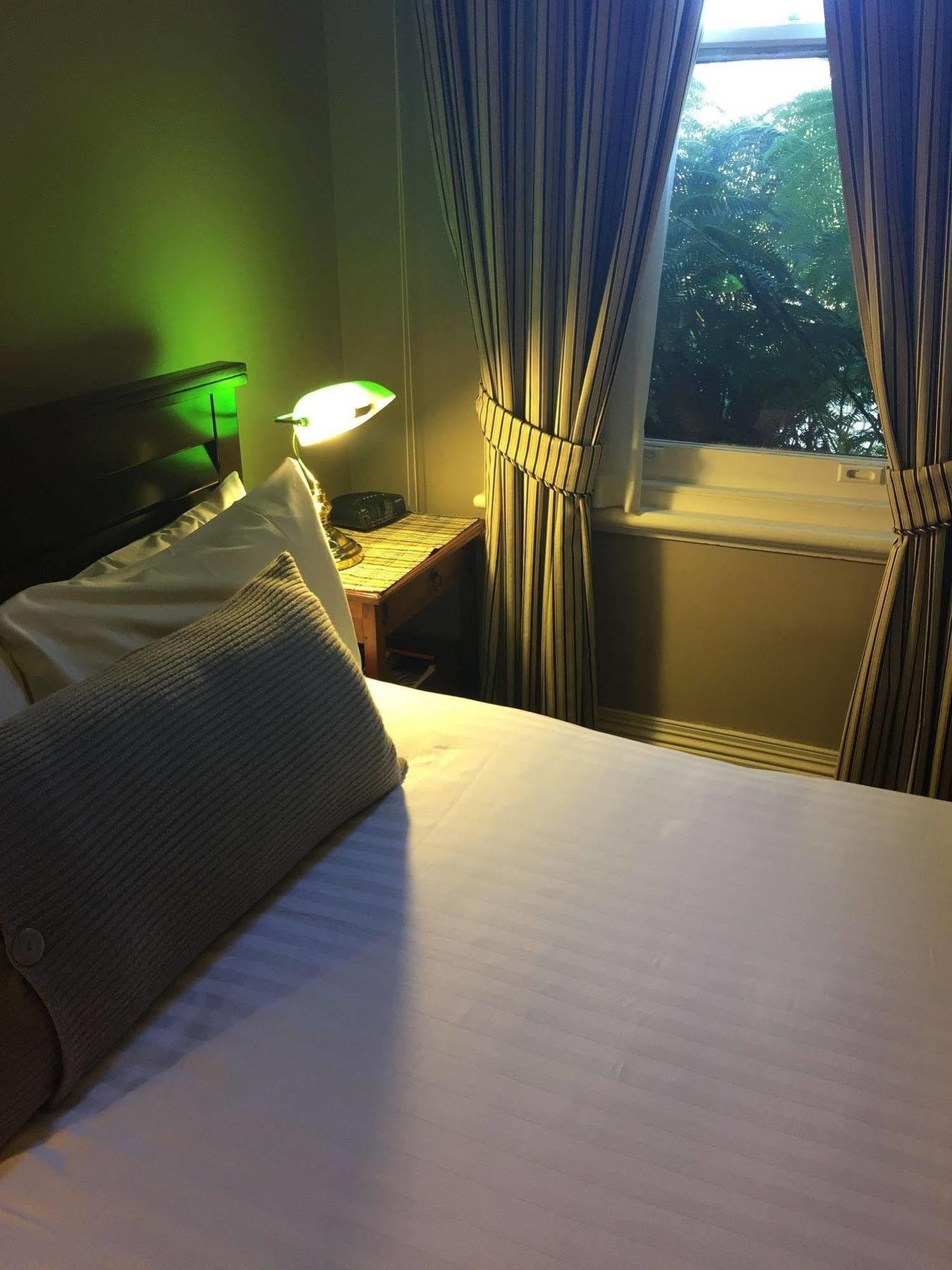 Clydesdale Manor Bed & Breakfast Хоубарт Екстериор снимка