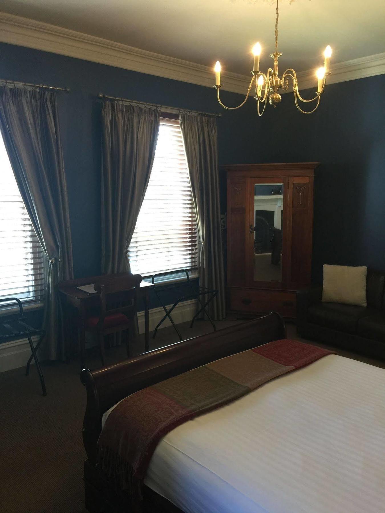 Clydesdale Manor Bed & Breakfast Хоубарт Екстериор снимка